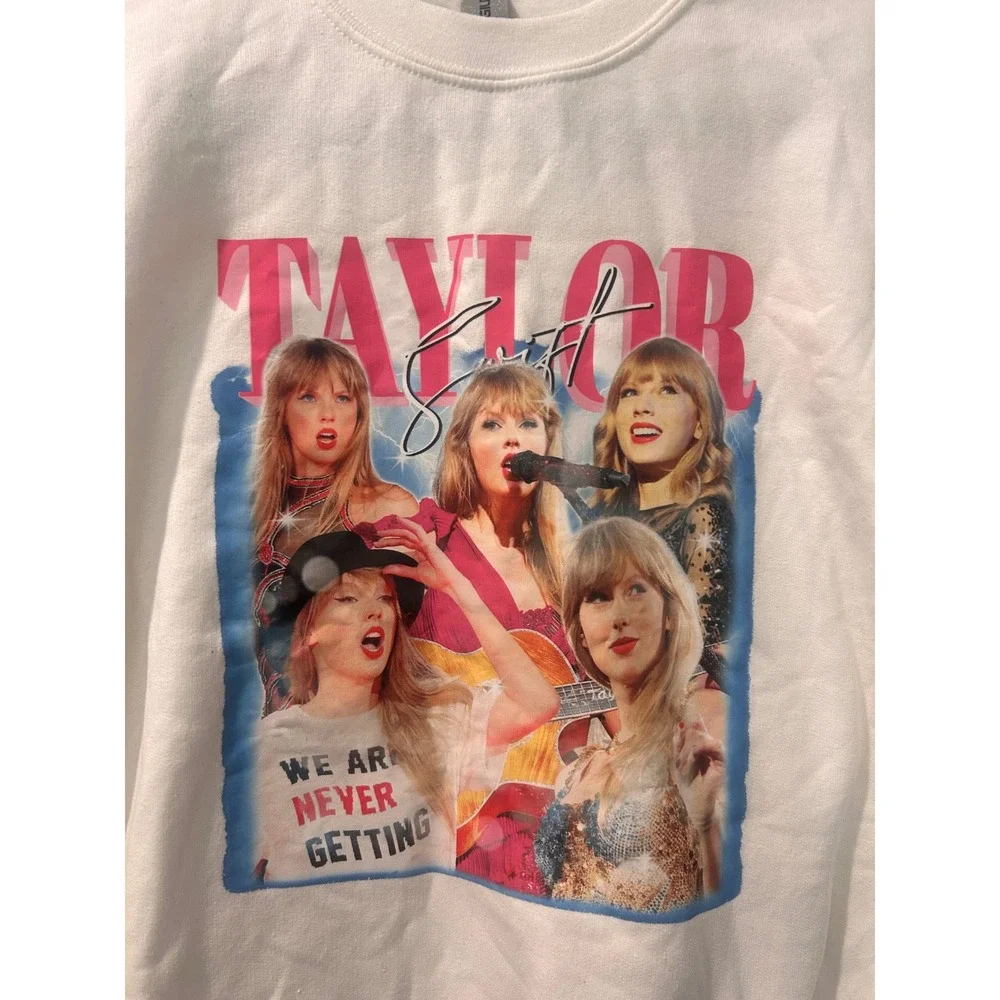 Taylor Swift Graphic Sweatshirt White Kids XL Gildan Heavy Blend Pullover